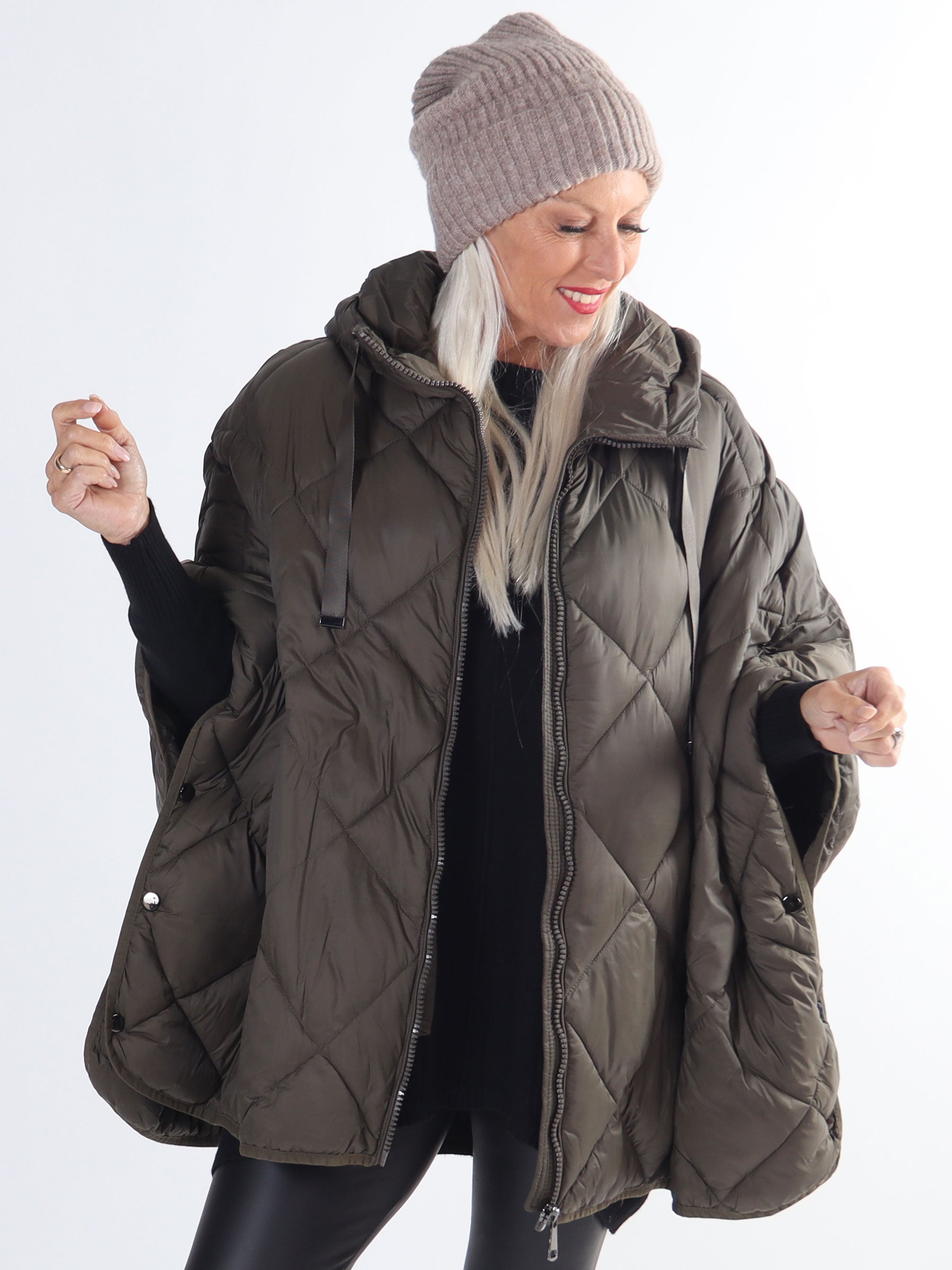 Floriza - Kort plus size dynejakke i oversized pasform